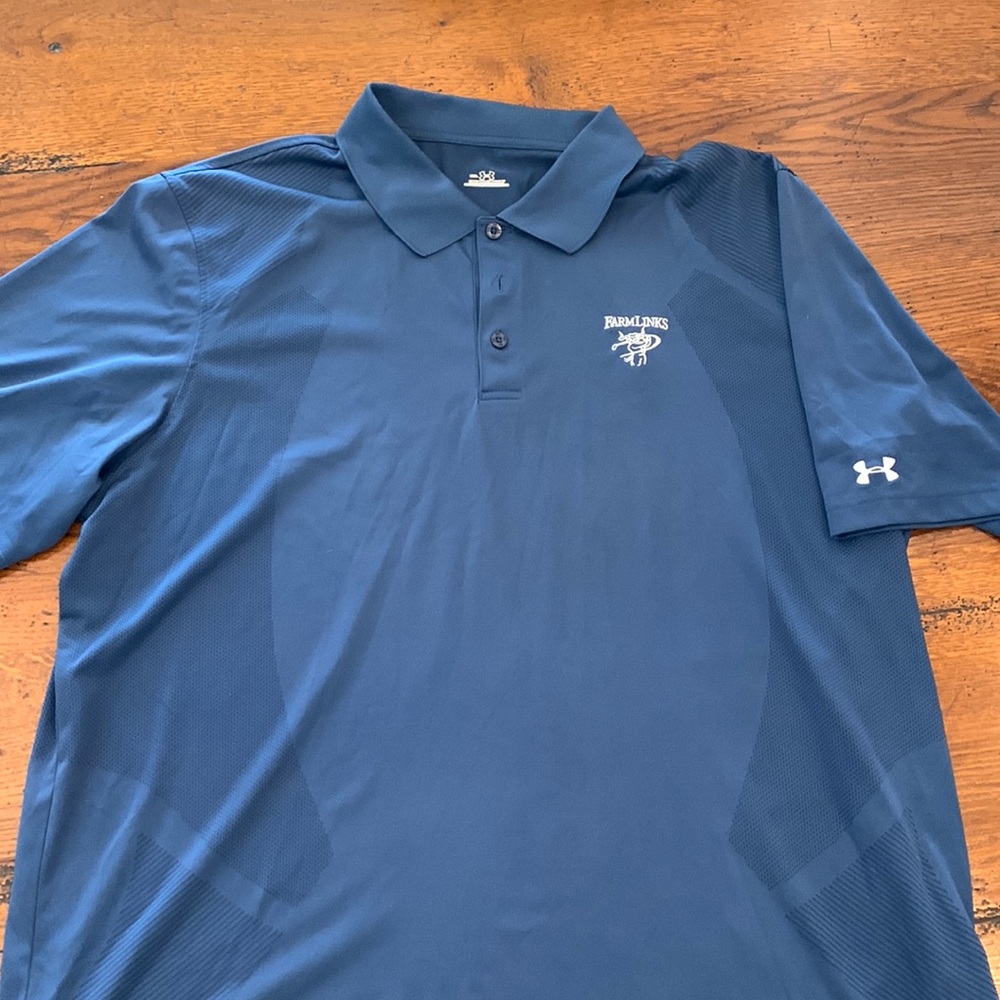 Under Armour golf shirt in XXL with Farm Links logo. Like new